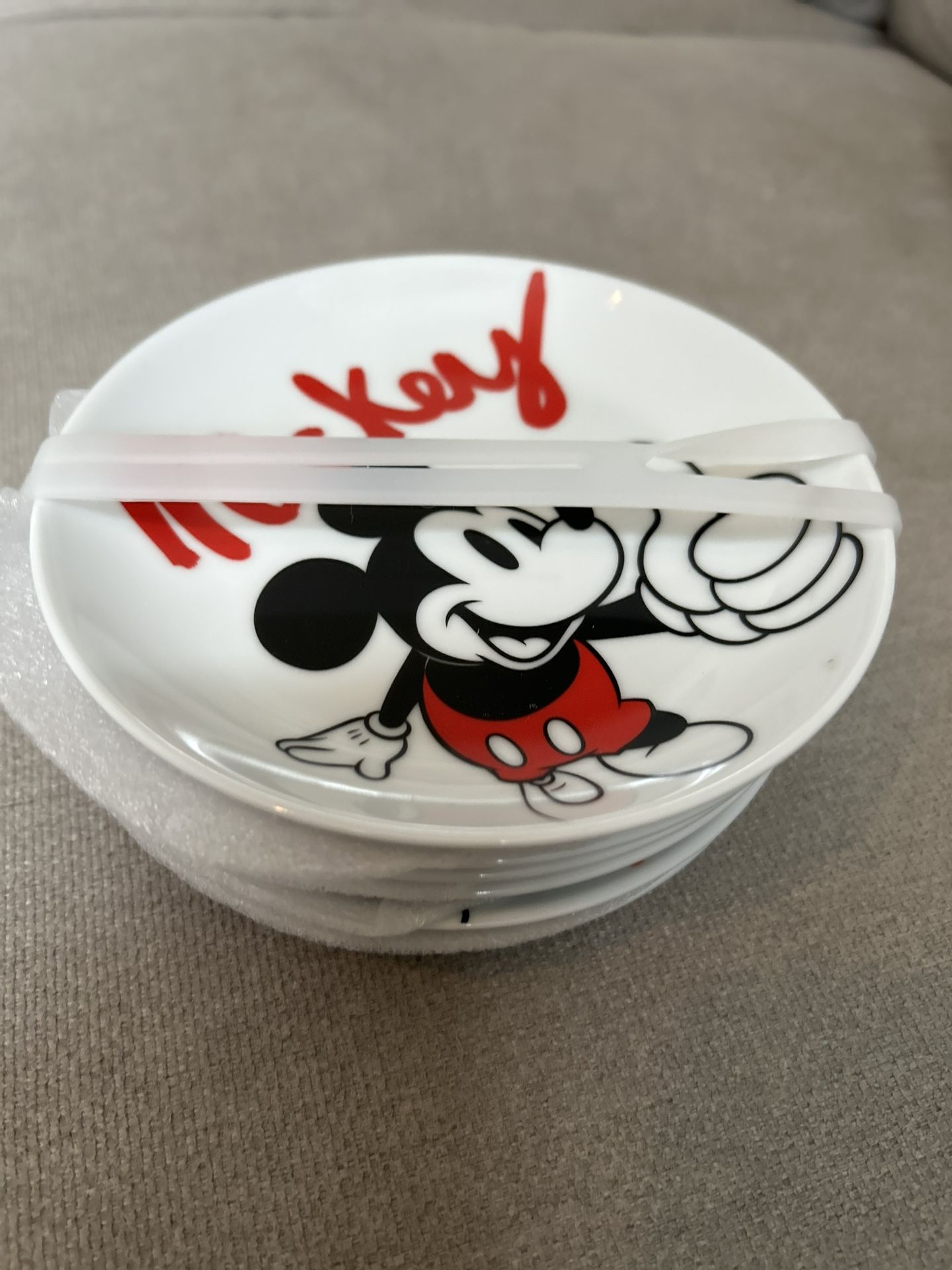 Six Disney Plates Each Plate Has A Different Character