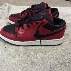 Size 4Y Boys Jordan 1 Low Gym Red Black Pebbled (GS) 