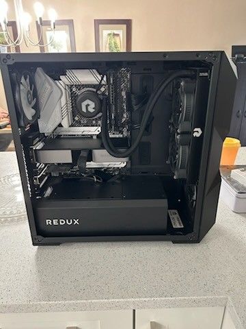 Gaming Computer With Remote For Changing Lighting