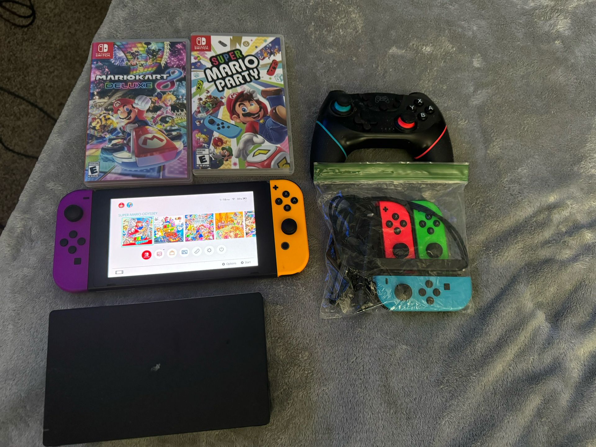 Nintendo Switch With 6 Controllers & 8 Games. Nintendo Switch Online Included until April 2025