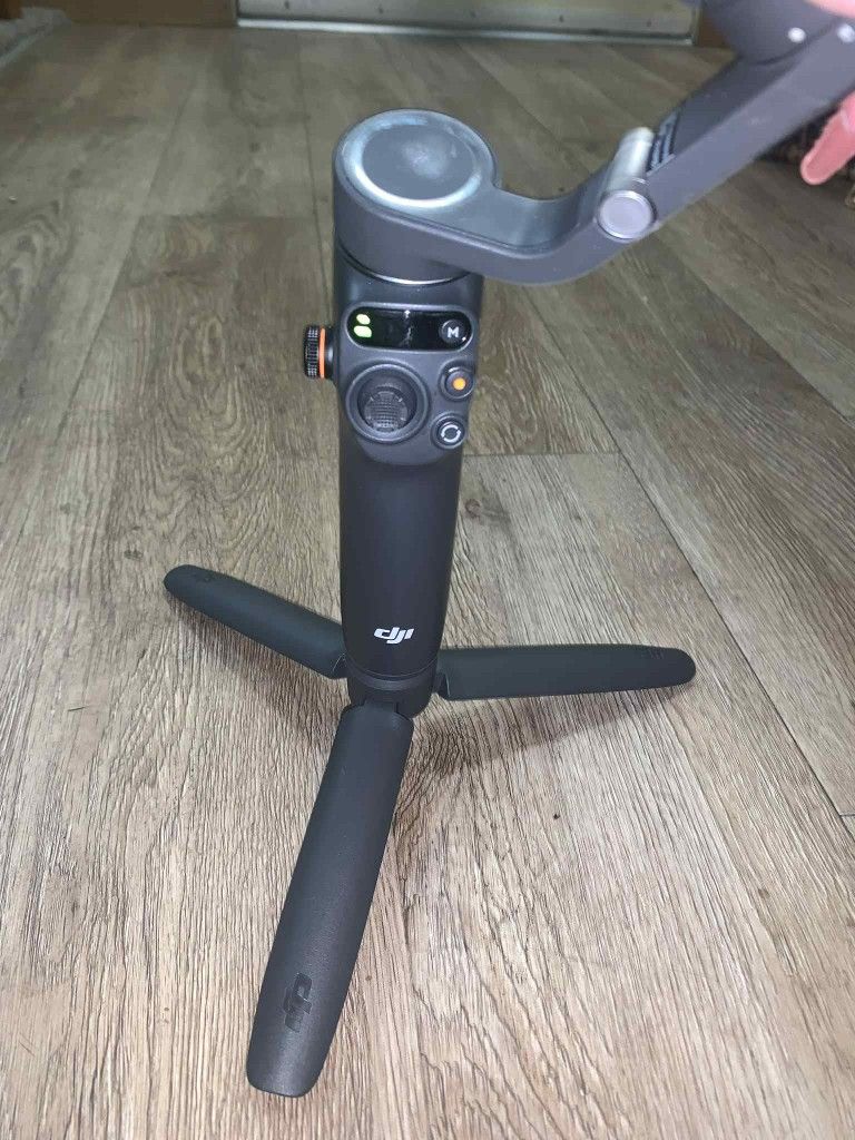 Dji Osmo Mobile 6 Gimbal Stabilizer For Smart Phones