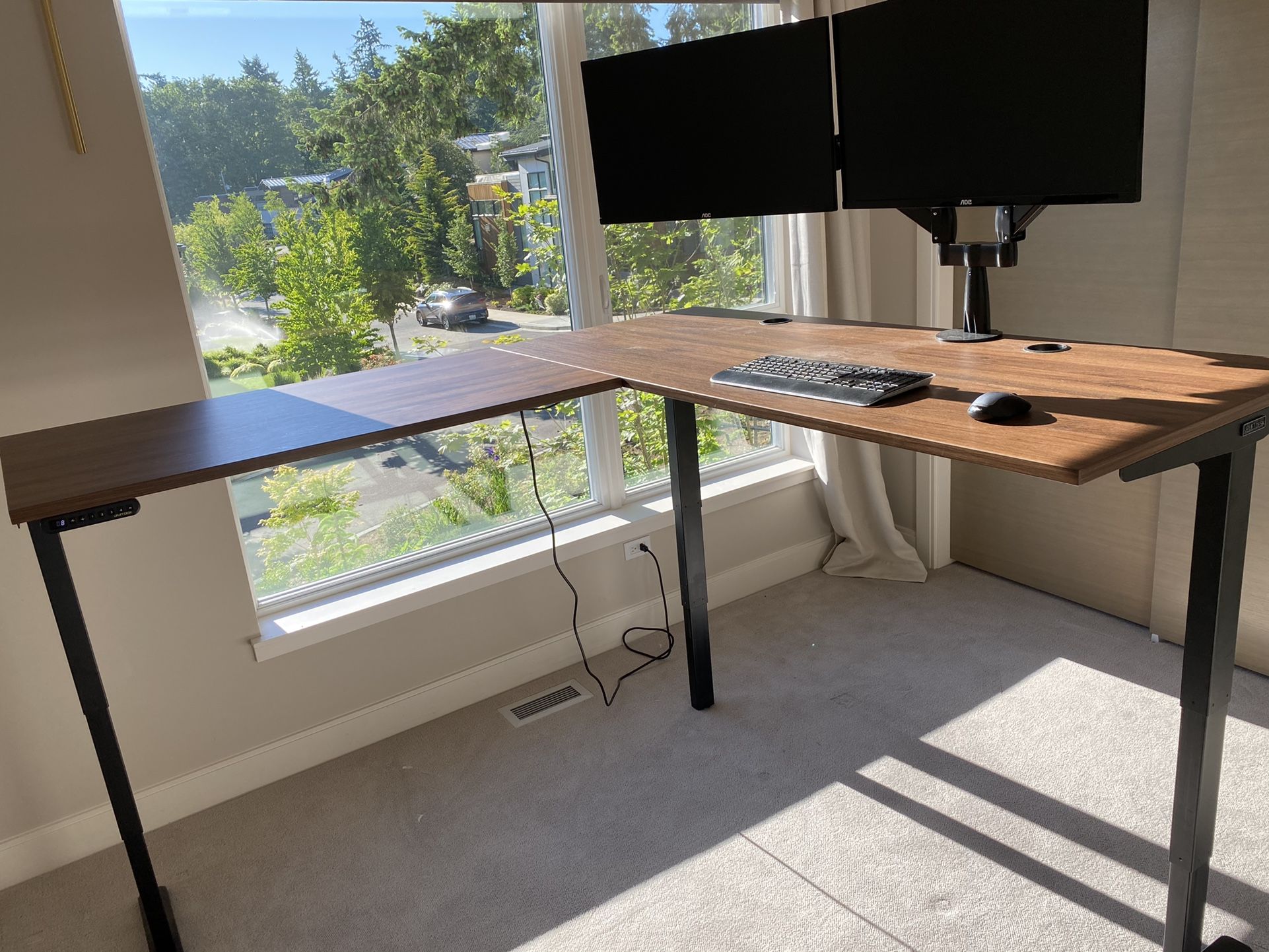 Uplift V2 L Shaped Standing Desk - Like New!