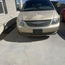 2004 Chrysler Town & Country