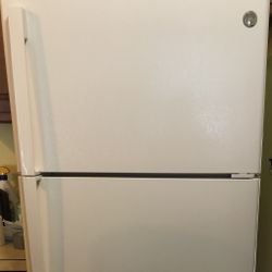 GE Refrigerator 
