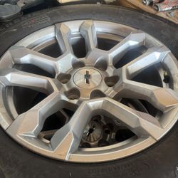 2025 Chevrolet Silverado RST Wheels