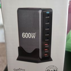 600W PD 3.1 140W 28V 5A Fast Charging Adapter, Multifunctional 8-Port Desktop Wall C...