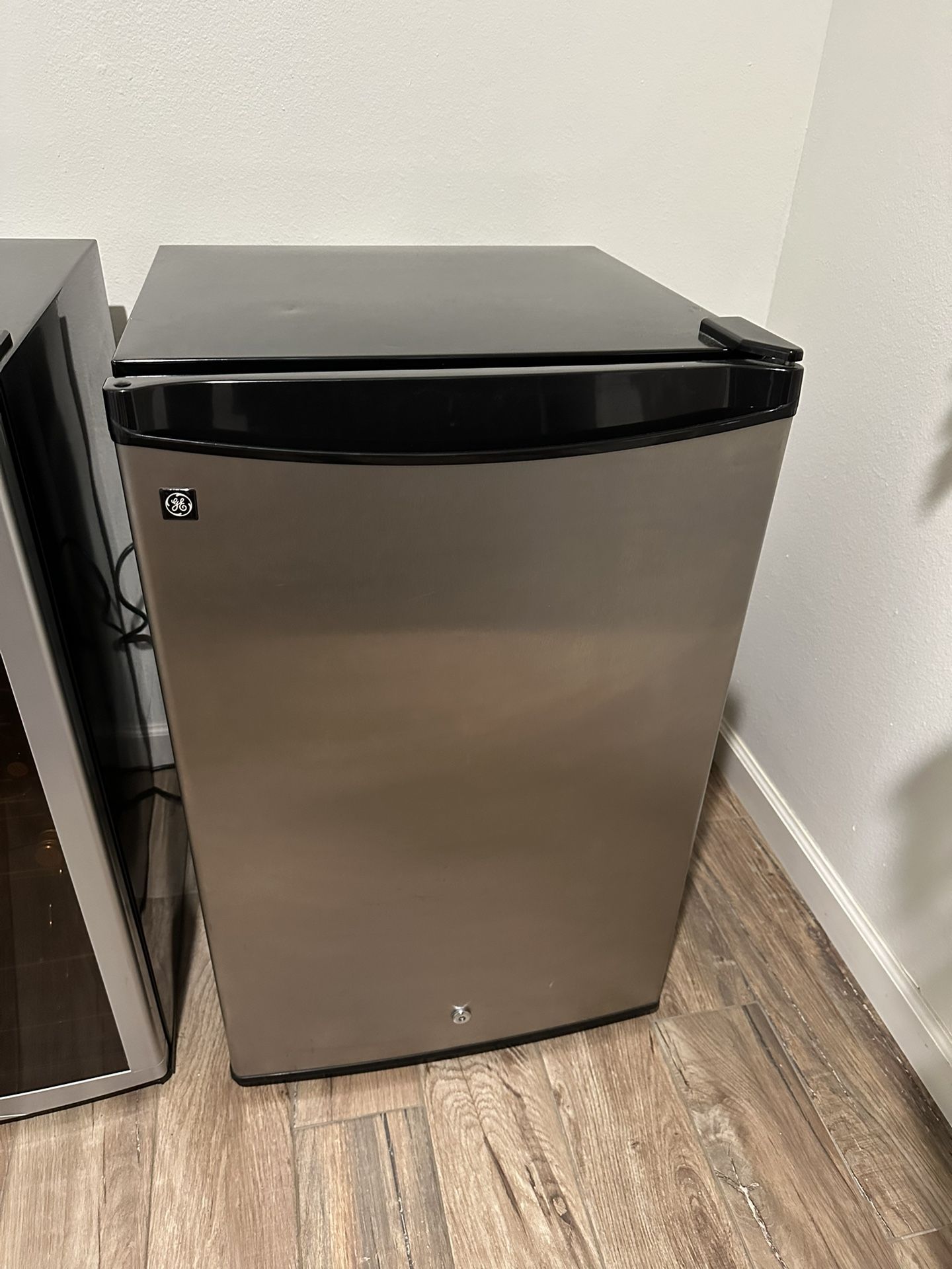 GE Mini Fridge - $100