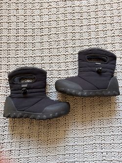 Bogs boys boots size 11