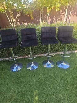 Set of 4 Black Tufted Bar Stools
