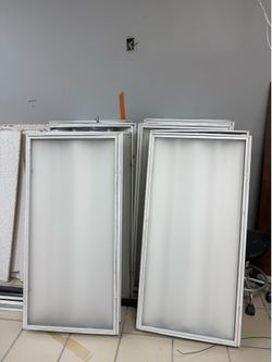 (18) Contractor Select GT 4 ft. x 2 ft. Commercial Lights