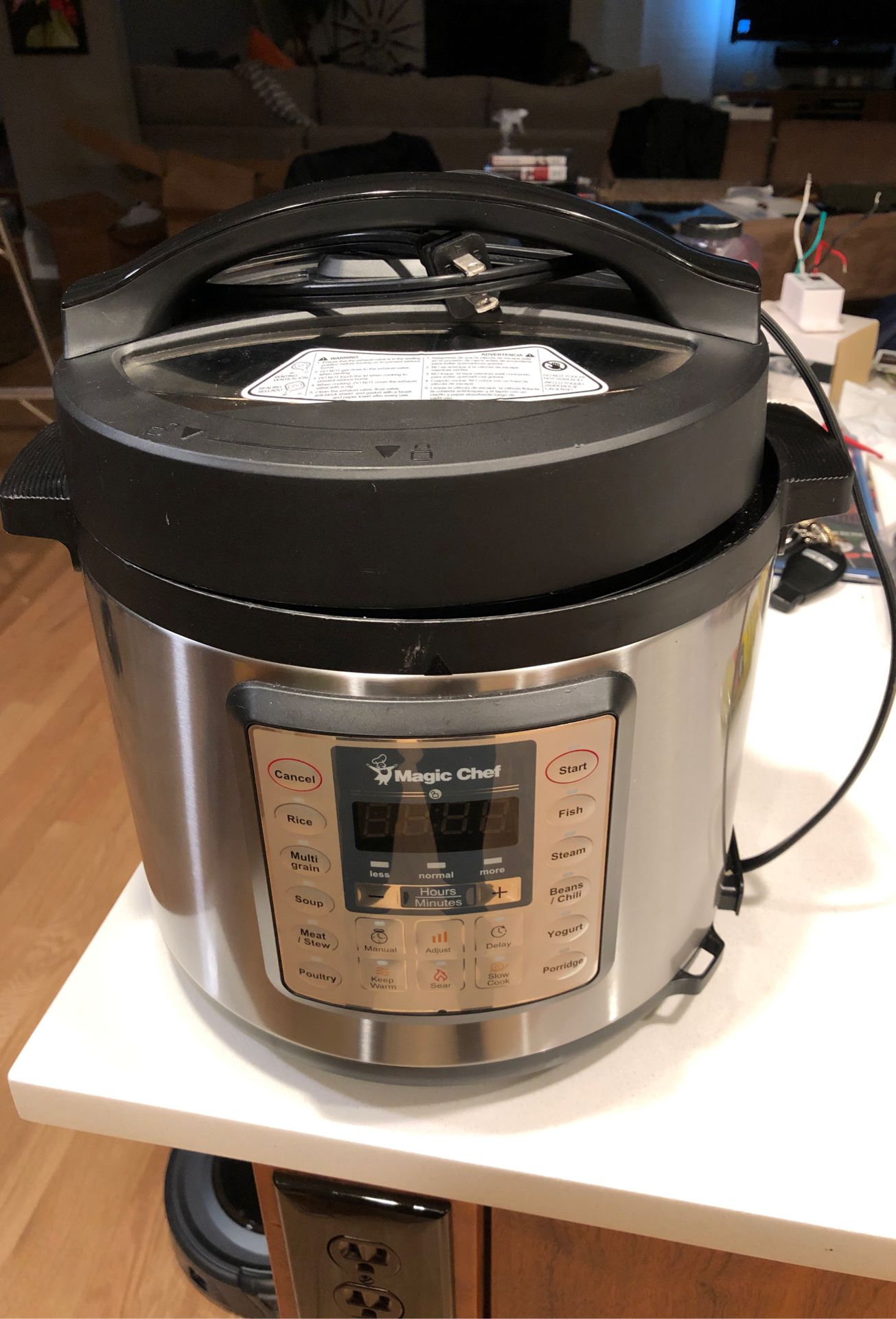 Magic Chef 6 Qt. Stainless All-in-One Multi-Cooker. Price Reduced!