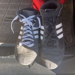 Wrestling shoes