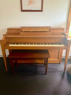 Baldwin Upright Console Piano