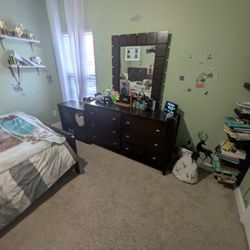 4 PCs Queen Bedroom Set 