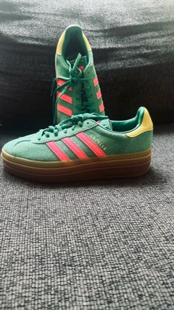 Women’s Adidas Gazelle Platform Sneakers Size 7