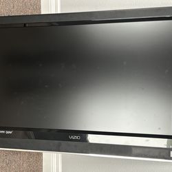 Vizio TV 31.5”X21” Screen with mounting bracket