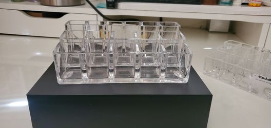 Clear lipstick holders