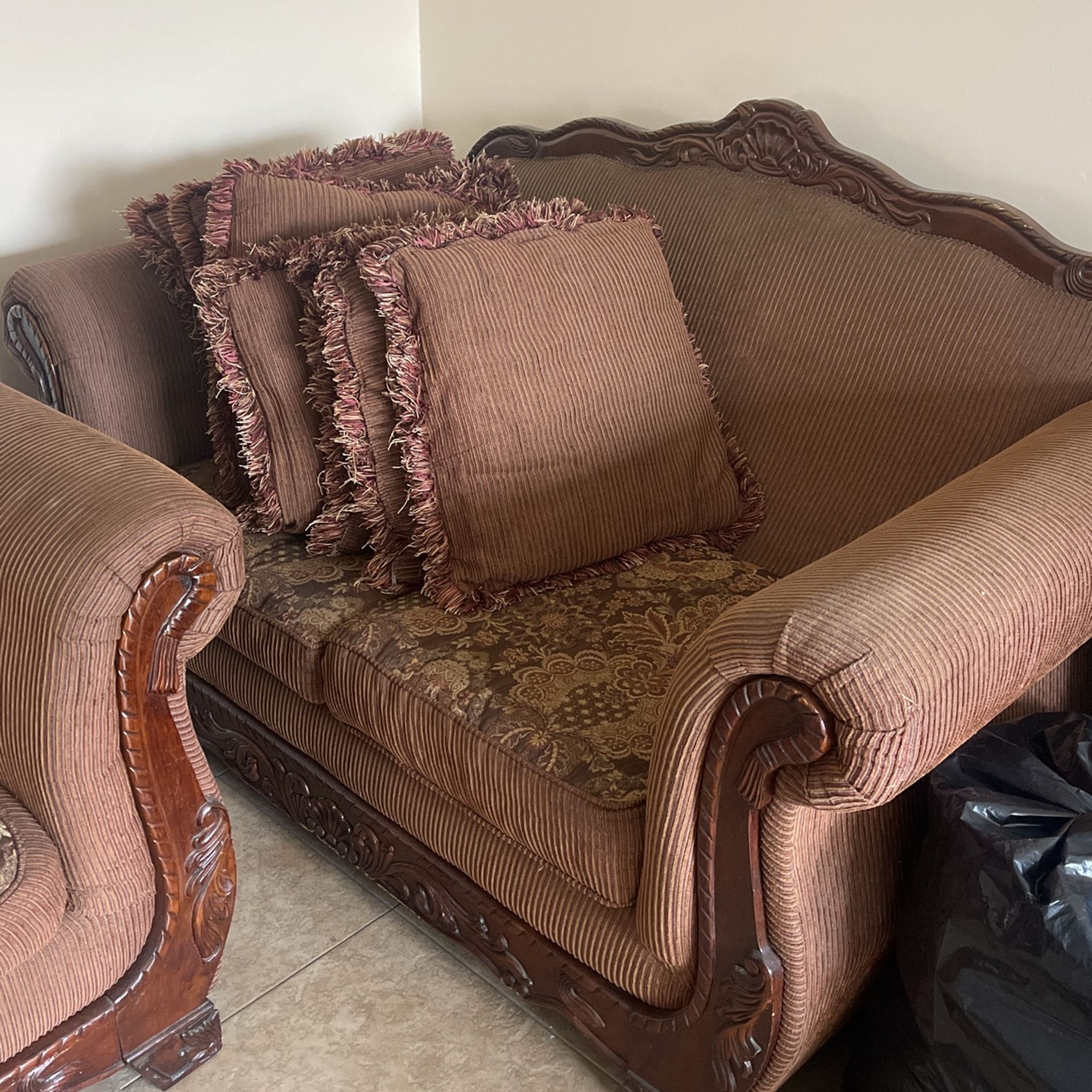 FREE - SOFA SET - FREE
