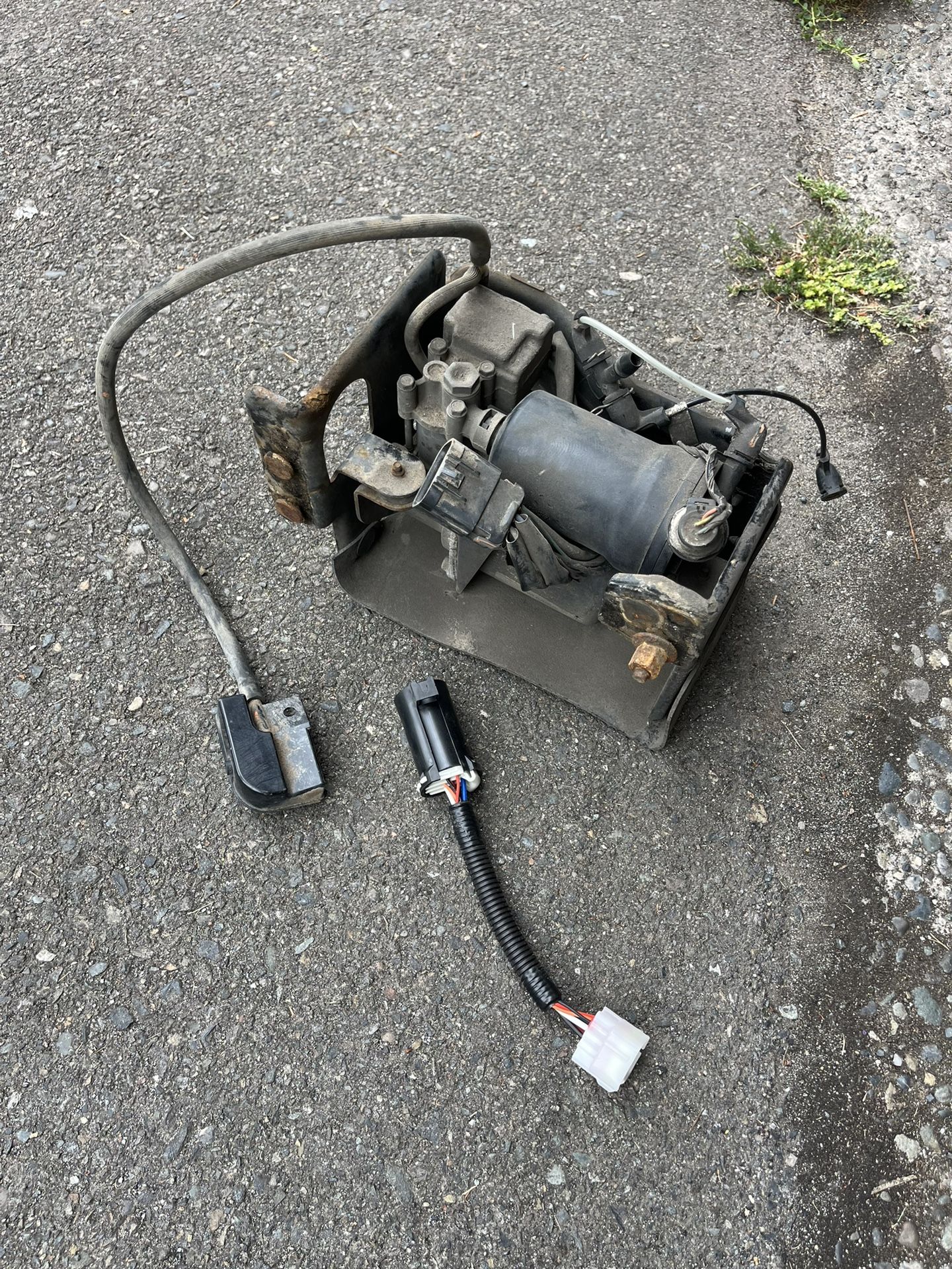 Free…for parts.. Air compressor for 2014 Chevy Tahoe