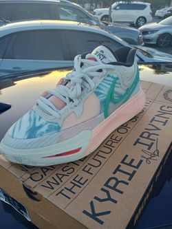 Nike Kyrie 8s Size 5 Fits Like 4 