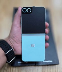Samsung Galaxy Z Flip 7 Unlocked 