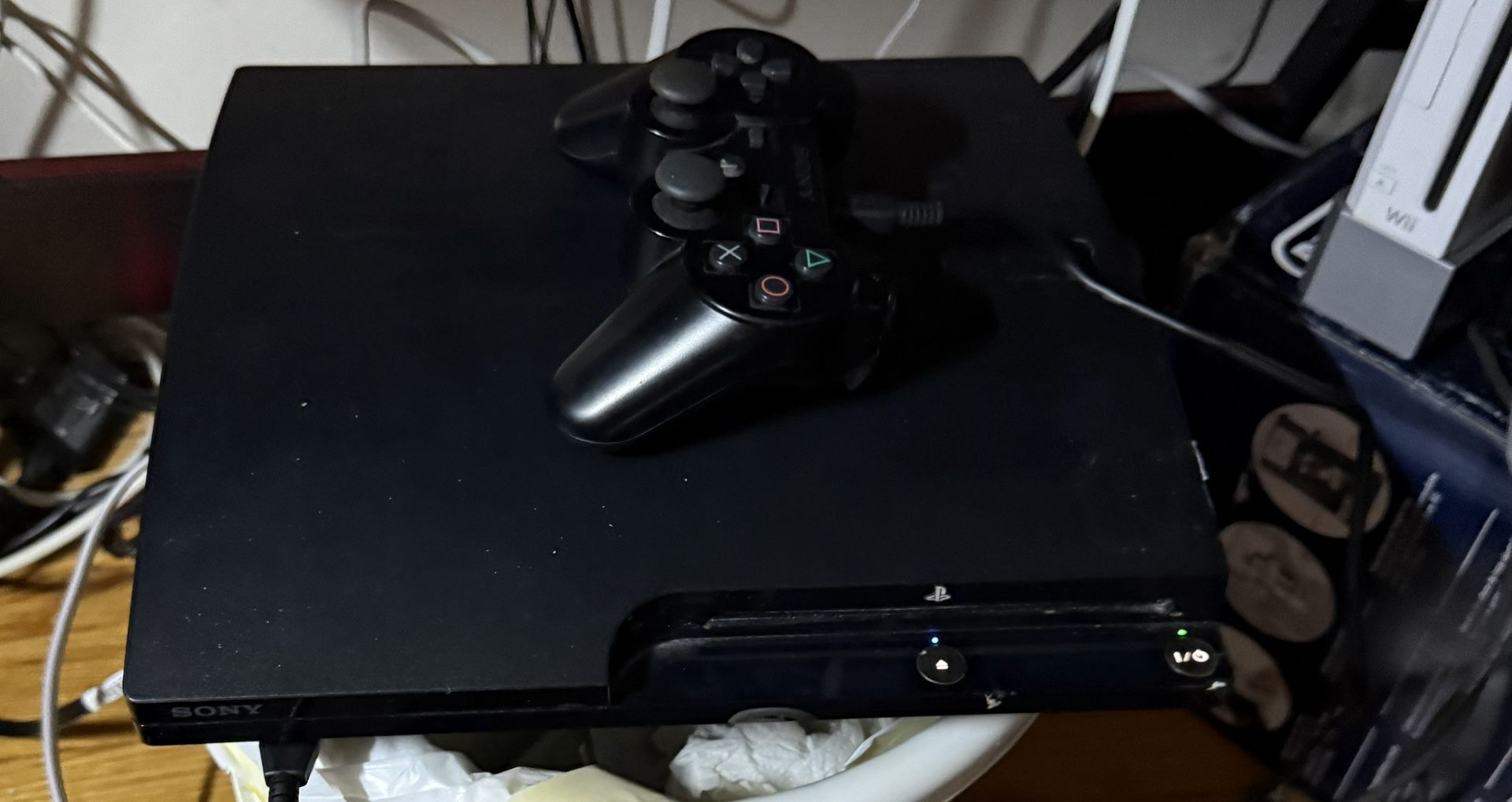 PS3 SLIM ( Version 4.90 ) 1 TB HD One Controller Color Black