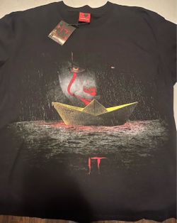 IT Shirt Size Large Men