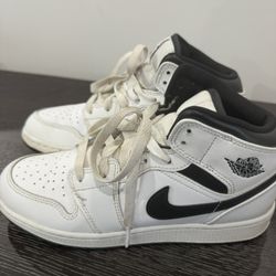 Air Jordan 1 Mid SE 6.5 Youth 