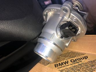 For BMW E53 E60 F02 F07 E66 F12 E71 5 6 7-Series Engine Coolant Thermostat OES
