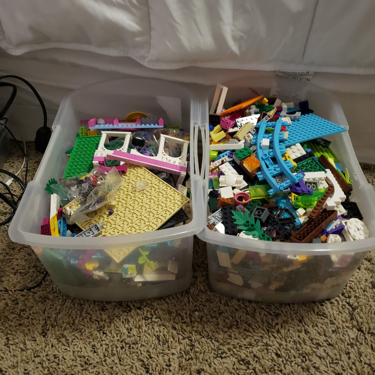 1000+ Lego Pieces multicolor