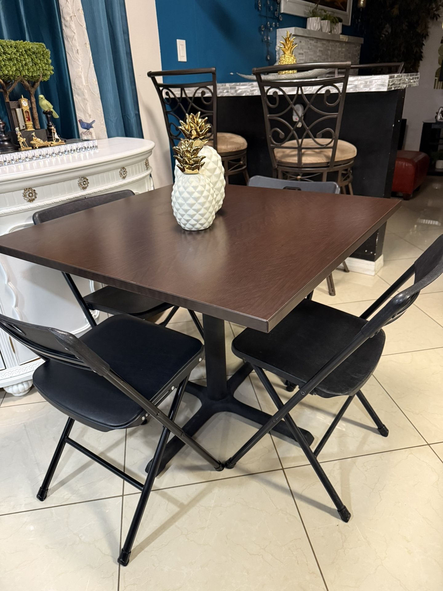 Table 36” X 36” And 29” High With 4 Folding Chairs In Good Condition