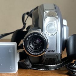 Panasonic PV-L353D VHS-C Tape 700x Digital Zoom Palmcorder Camcorder Recorder