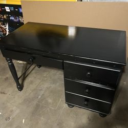 Computer desk