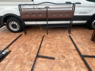 Cama queen completa con todos sus partes y le funciona perfecto limpieza de arriba