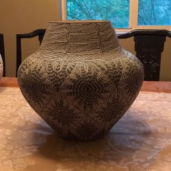 Hand-painted Acoma Pueblo Pot 