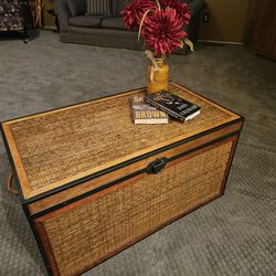 Woven Storage Chest / Decorative Coffee Table / Basket Chest