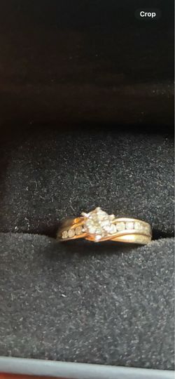 Ladies diamond ring
