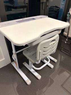 Kids desk with chair, both are height adjustable