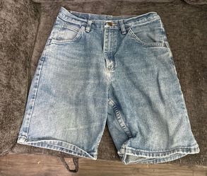 Wrangler denim shorts size 30 relaxed fit