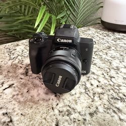 Canon EOS M50
