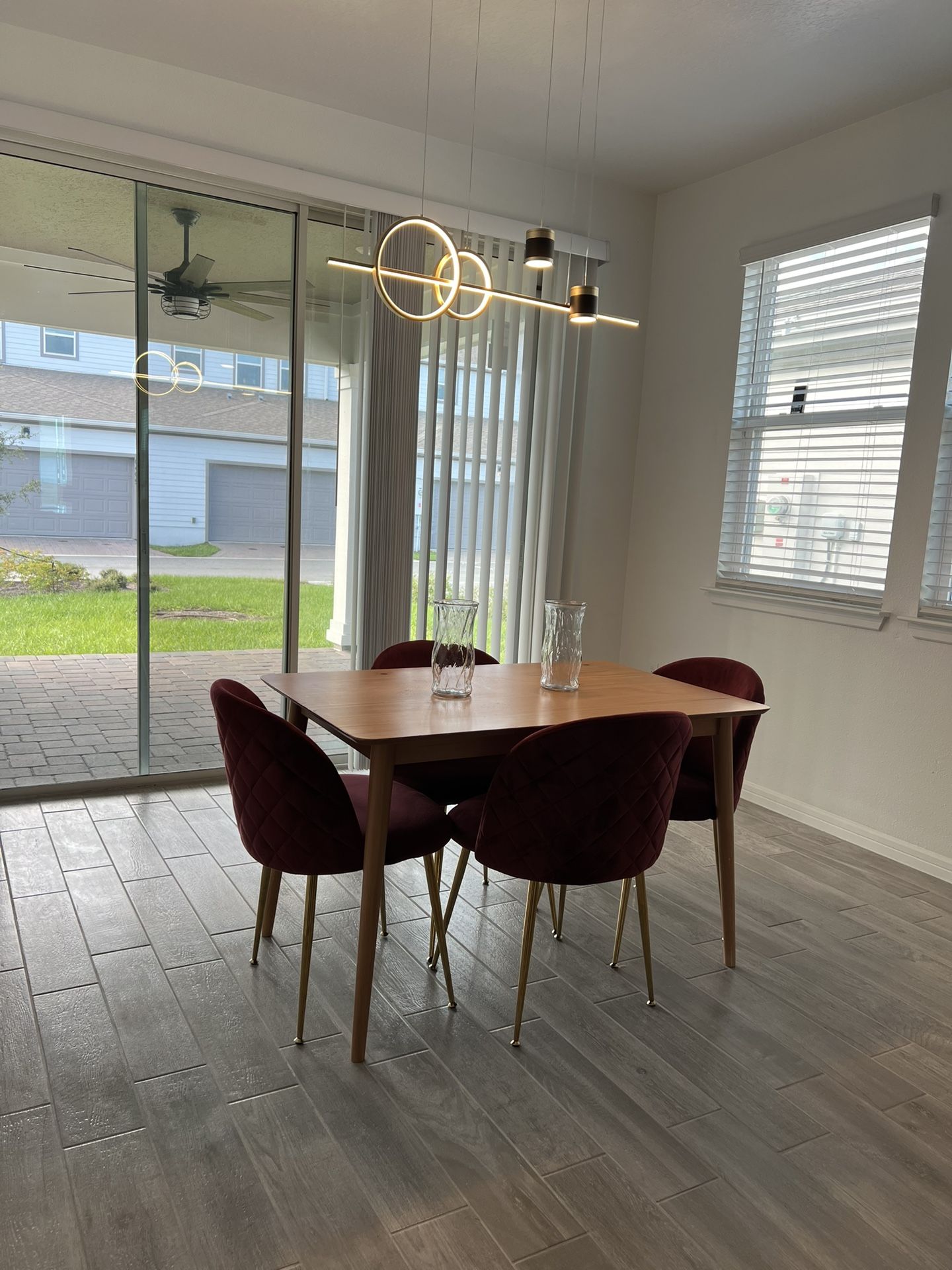 Beautiful Modern Dining Set For 4 Chair