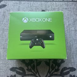 Xbox One W/ Controller 