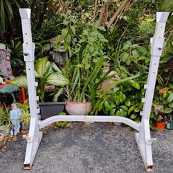 USED  ADJUSTABLE  SQUAT  RACK 