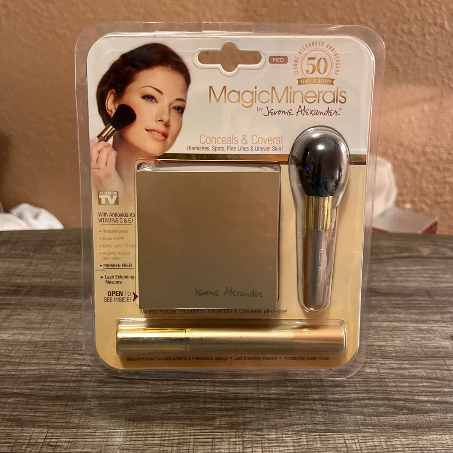 Magic Minerals Concealer With Mirror Brush Mascara Medium Tone More Available $8 Each C My 100 Of Listings On My Page Ty