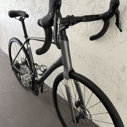 Orbea Avant H30-D – Shimano 105 Disc – Lightly Used