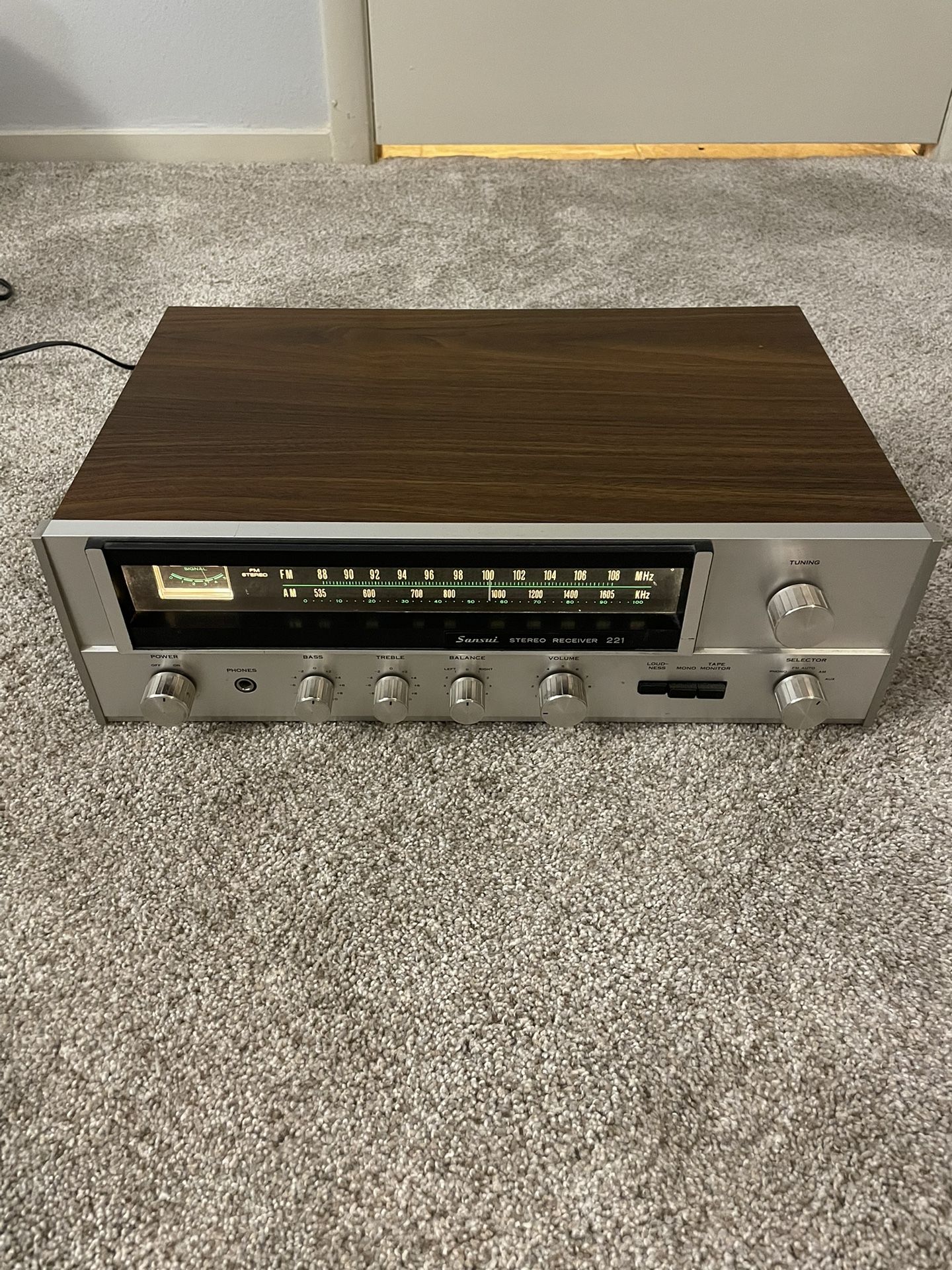 Sansui 221 Stereo Receiver