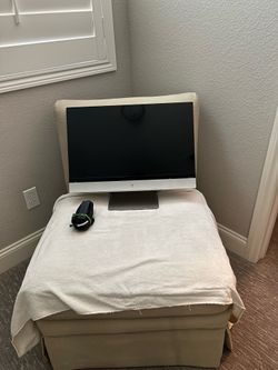 Monitor with Speakers