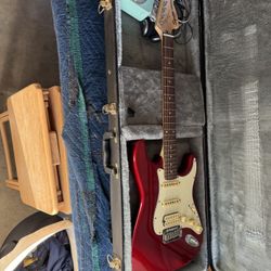 Electric Guitar Comes With Case And Amp Practice Kit 