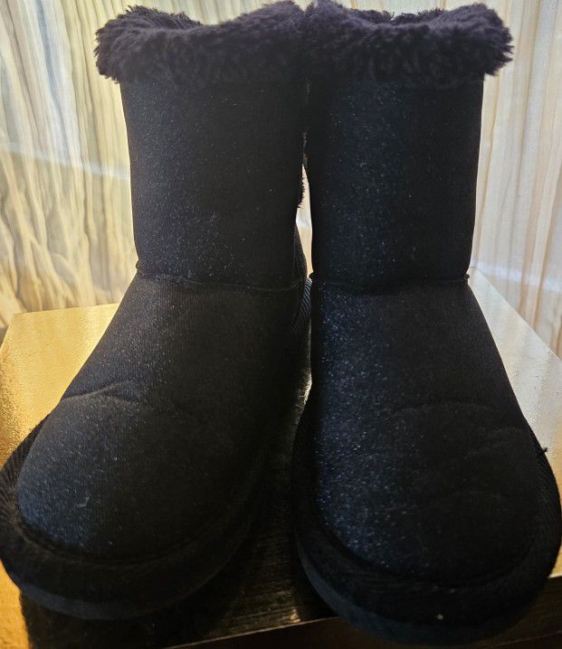 Furry Black Glittery Boots - Size 9