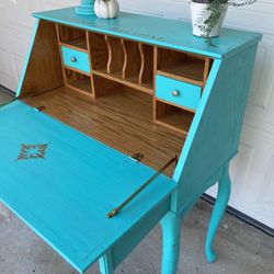 Pretty Desk 